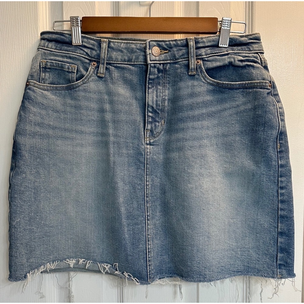 Old Navy Womens Denim Mini Skirt Medium Wash Raw Hem Size 8
